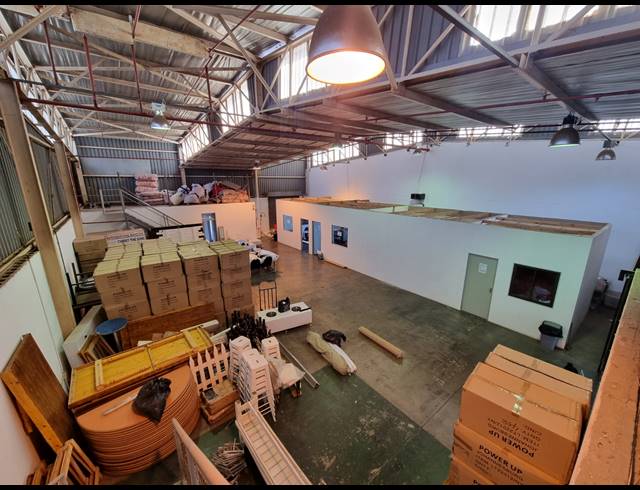 420M² WAREHOUSE TO LET IN SELBY